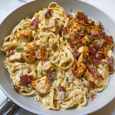 A bowl of pasta with chicken and bacon.